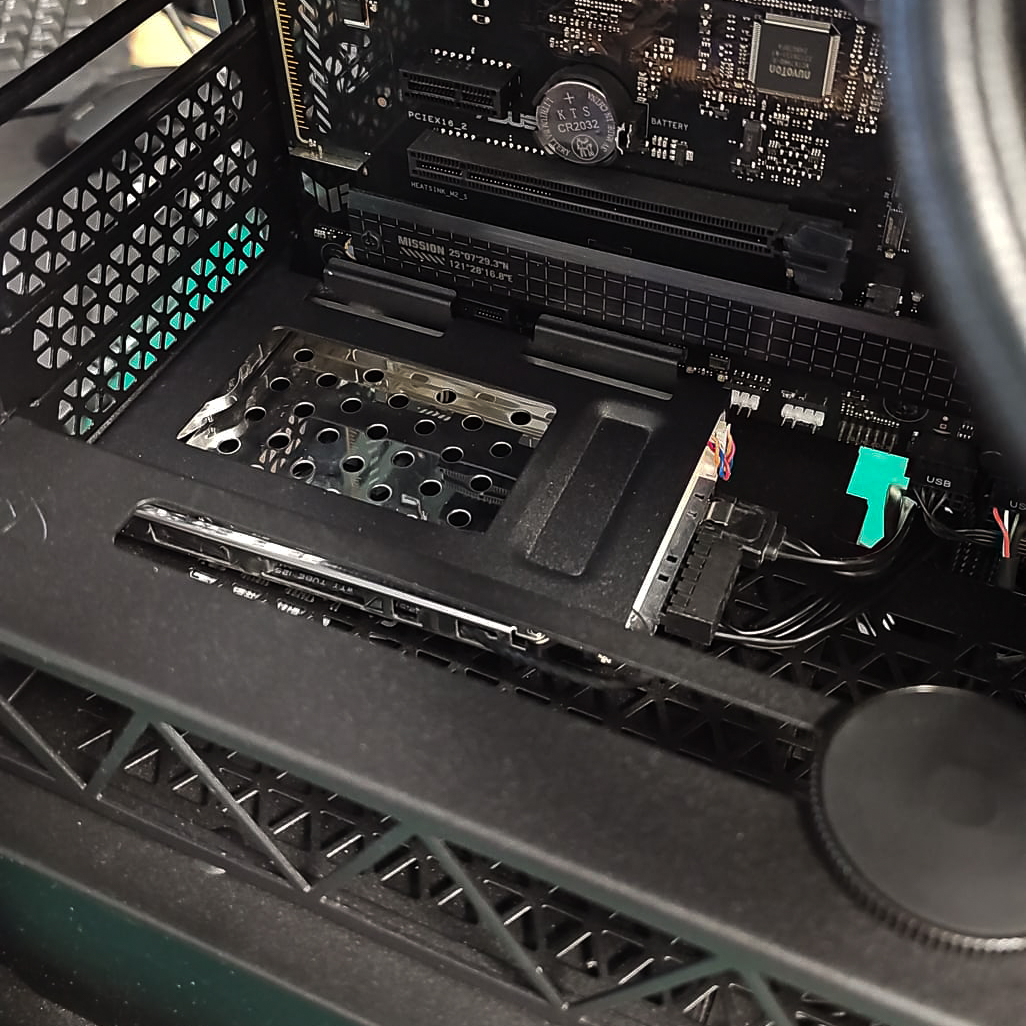 SSD hot-swap bay - cartridge insertion, transit-locked