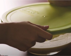 Đậy kín tô bột và để ở nơi ấm ủ 3 tiếng