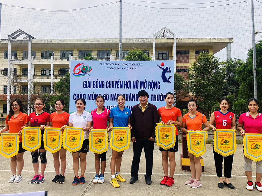 Sôi nổi Giải bóng chuyền hơi nữ mở rộng chào mừng kỷ niệm 60 năm  ngày thành lập Trường Đại học Tây Bắc (1960-2020)