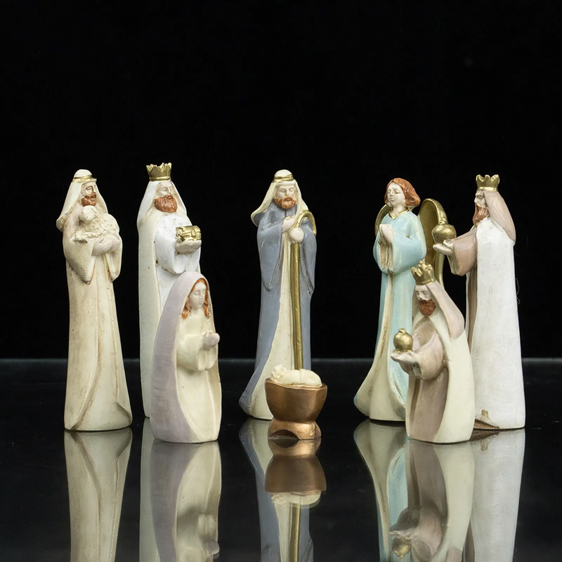 Krippenfiguren-Set aus Kunstharz, 8-teilig