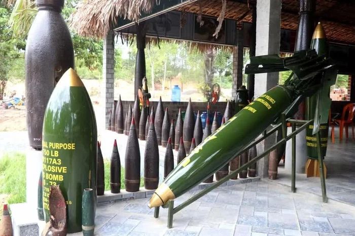 Nhà Bom ở Quảng Trị: Nơi ký ức được dựng bằng hơn 300 vỏ bom đạn - Báo VietnamPlus