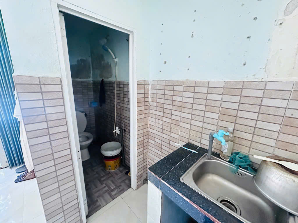 Trống phòng số 09 ngày 05/01 cạnh bến xe 2