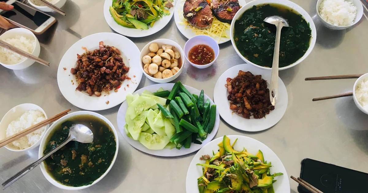 Cơm cơ quan 03
