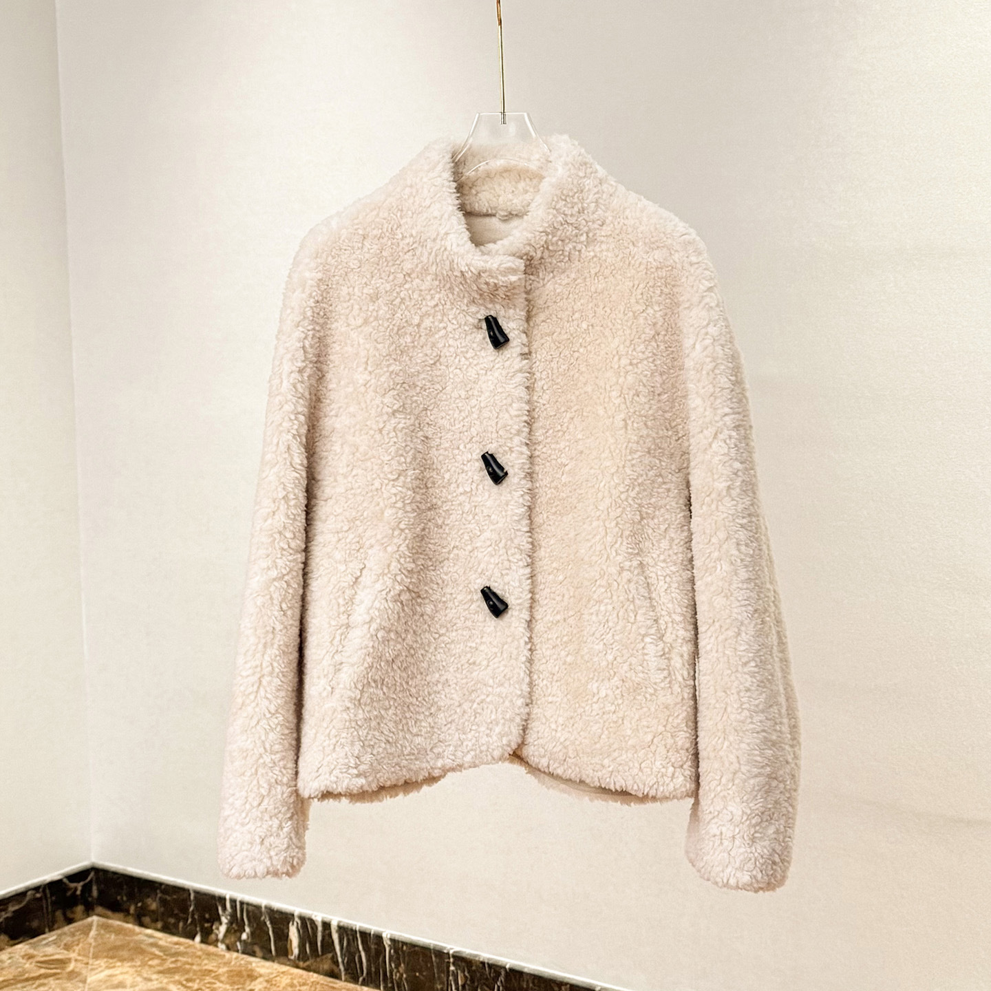 Damen-Lammfellimitat-Jacke mit Stehkragen