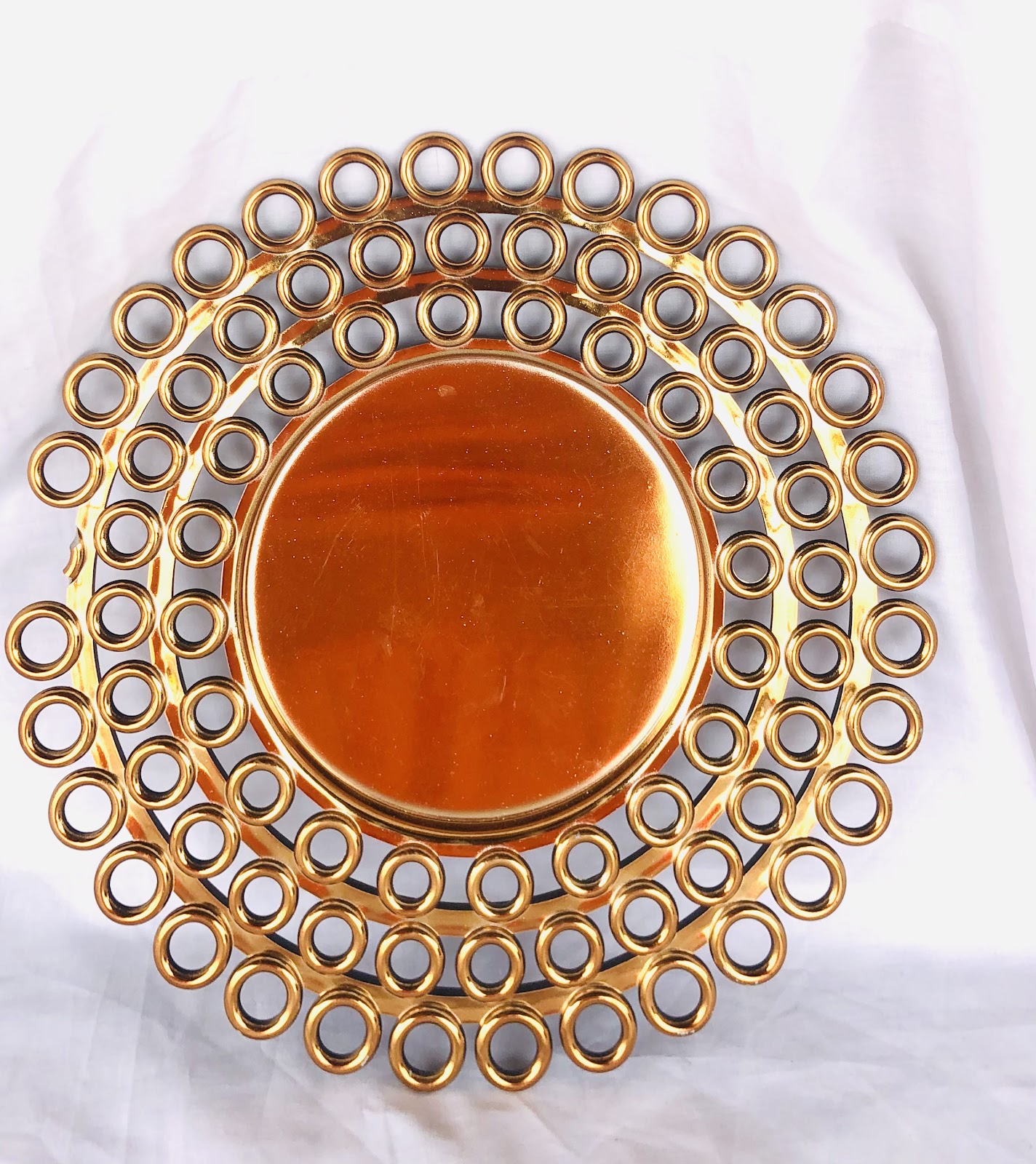 Photo 2 of Plastic Charger Plate (F689 Gold)