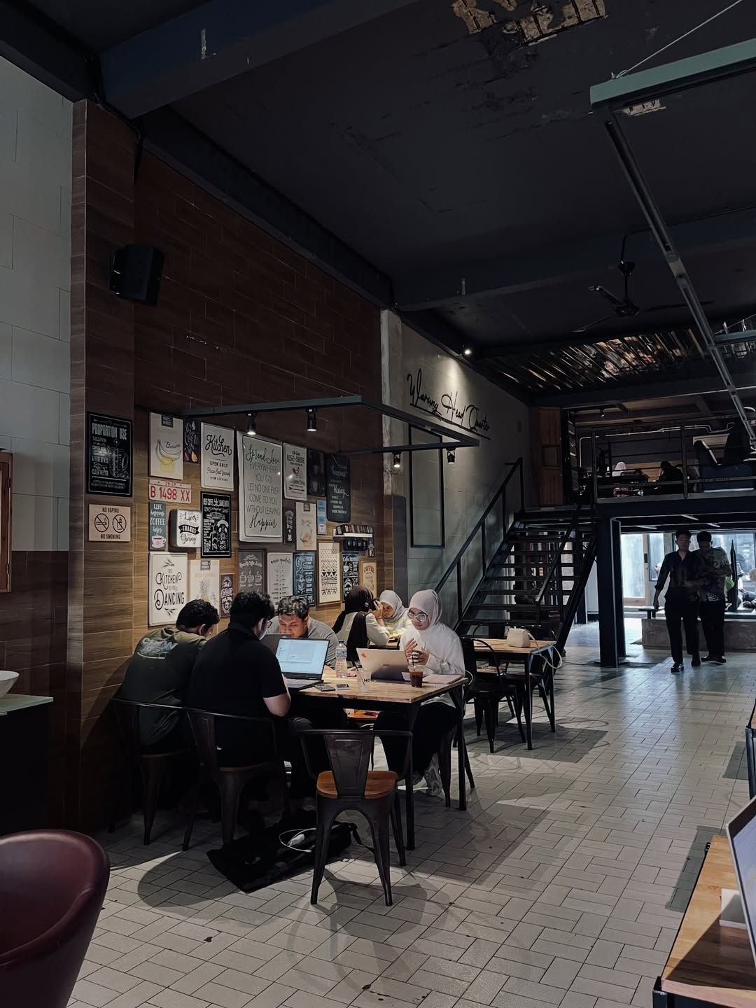 HQ Coffee & Eatery 2