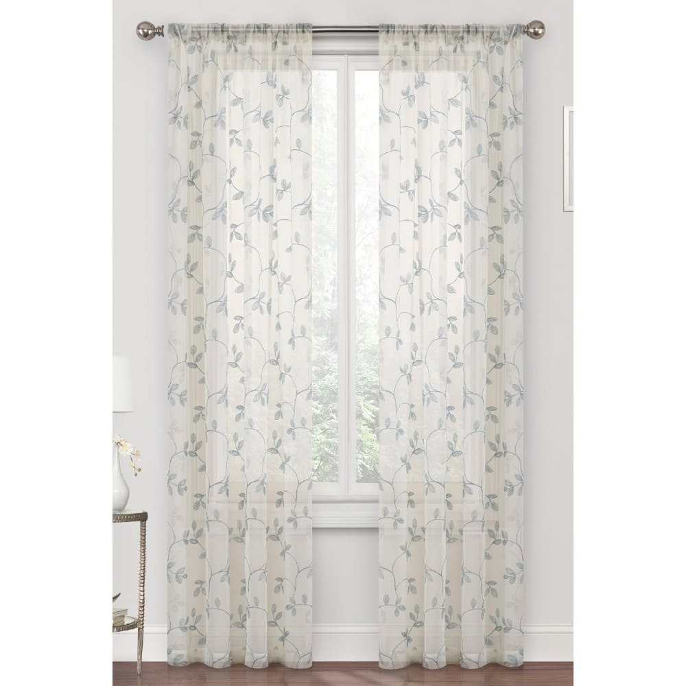 Cortina traslúcida de poliéster Regal Home Collections™ Meadow de 1.27 x 2.13 m color marfil/azul niebla