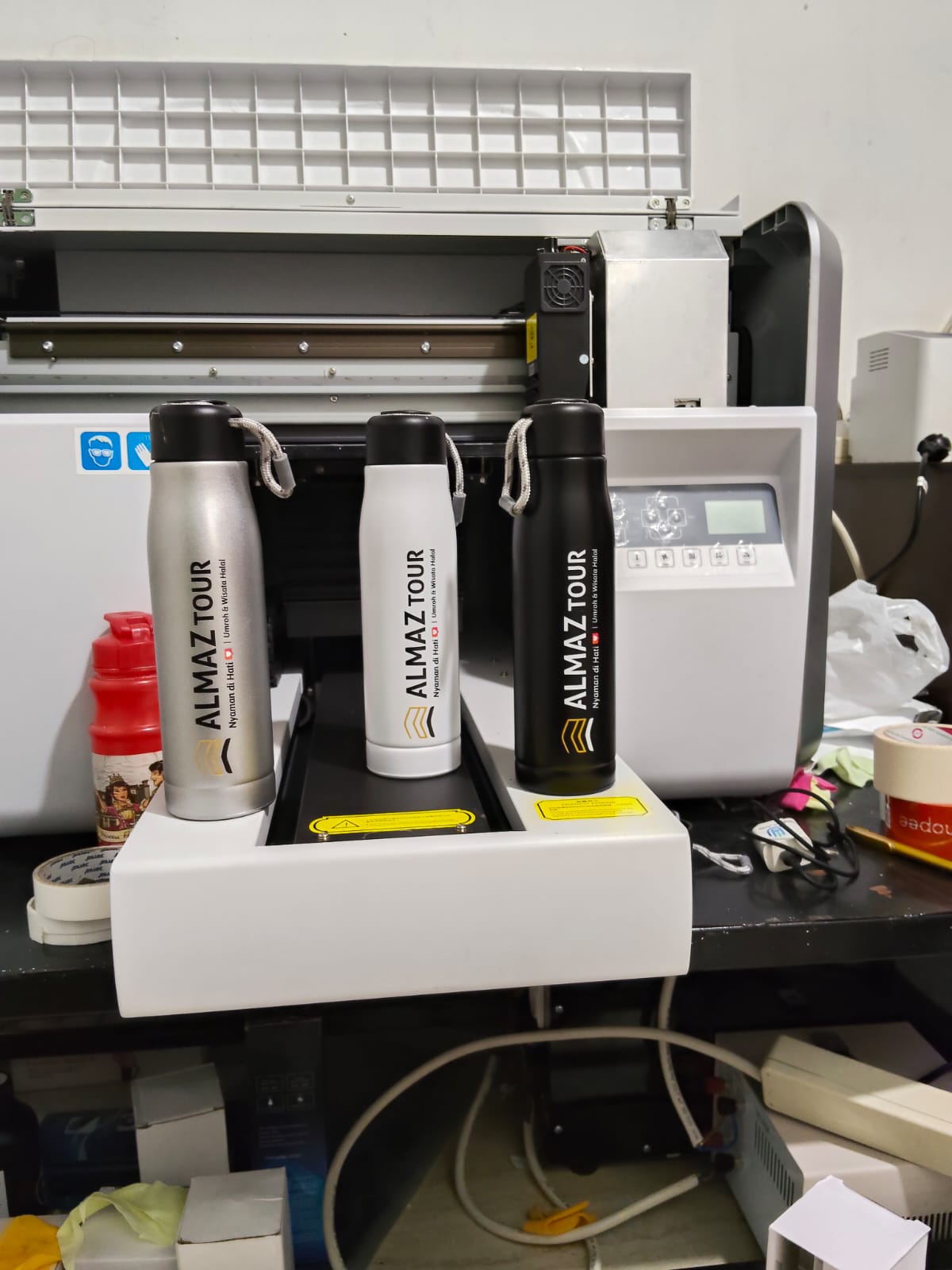 Proses UV printing pada tumbler — Sekar Printing
