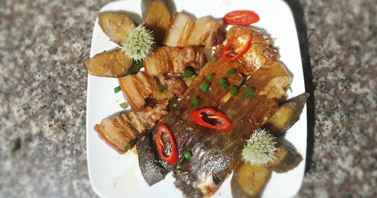 Cá, thịt kho chuối xanh tương bần