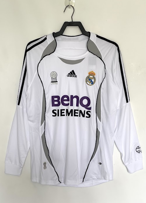Camiseta de local del Real Madrid 2006-07.jpeg