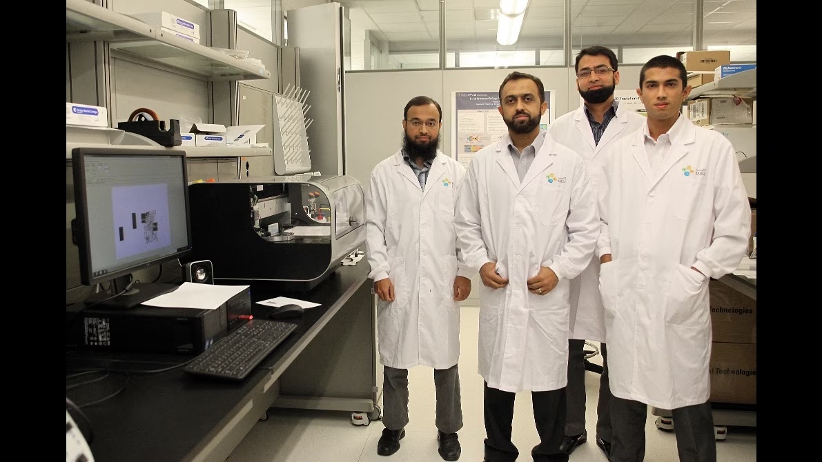 KAUST CEMSE EE IMPACT Prof Atif Shamim With His Students At IMPACT LAB