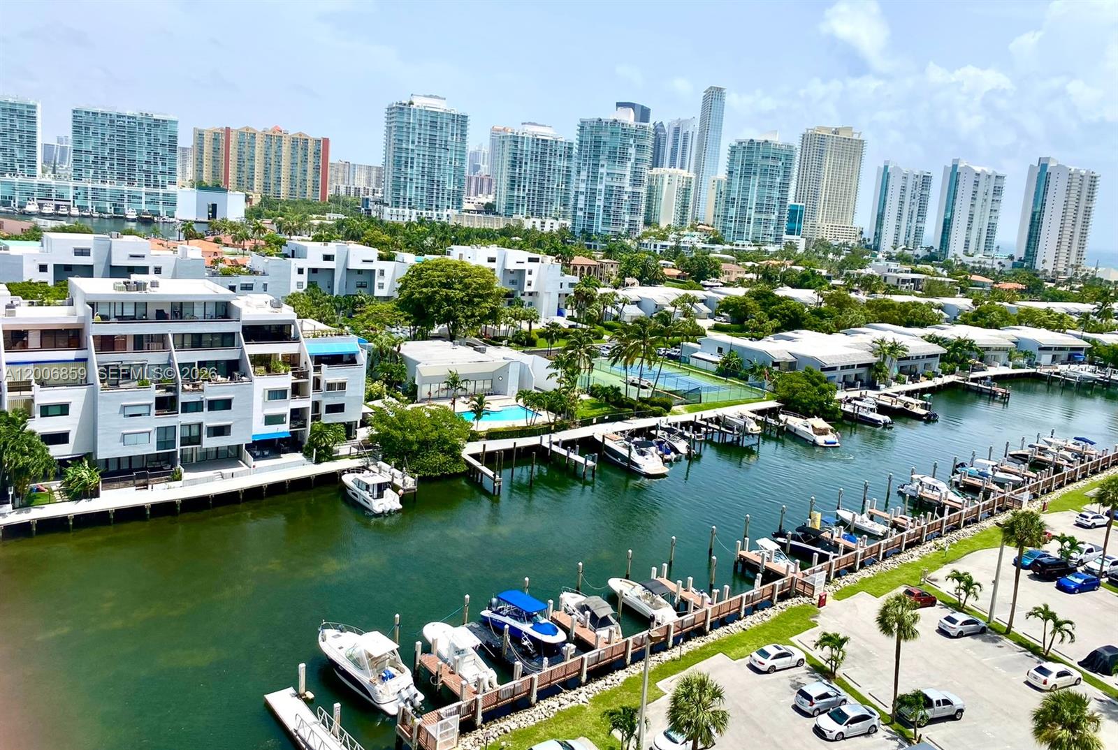 Vista al agua desde el balcón de Coastal Towers #928, Sunny Isles Beach