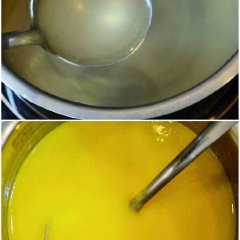 Bột rau câu giòn agar trộn 70g đường ngâm với 400ml nước khoảng 15 phút cho bột nở. Đặt nồi lên bếp đun nóng nhẹ, khuấy đều để bột tan hết. Cho hết phần xoài xay và 4 muỗng cafe sữa đặc vào nồi thạch, khuấy cho các nguyên liệu tan vào nhau. Các bạn nêm lại nếu hỗn hợp còn nhạt thì thêm đường hoặc sữa đặc nhé.