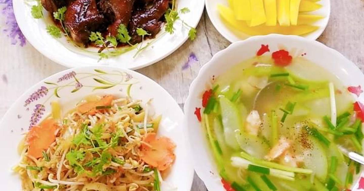 Mâm cơm gia đình thời Covid 19
