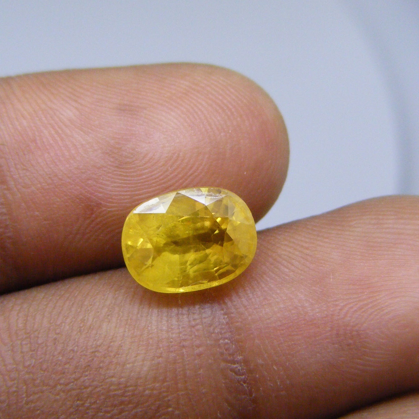 Natural bangkok Yellow Sappire 3.88 cts