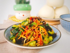 Món mì trộn siêu ngon với cách làm cũng không khó chút nào nhỉ. Vị béo và cay đặc trưng của món ăn rất thích hợp dùng làm ấm cơ thể cho những bữa sáng ngày lạnh.