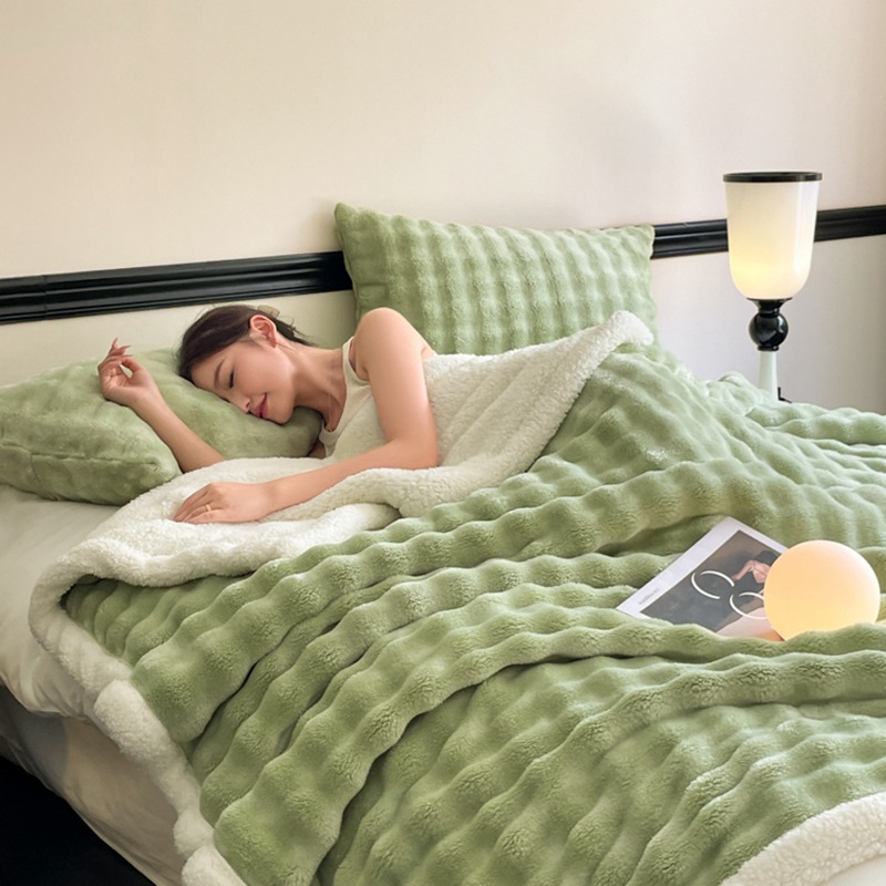 Double-layer blanket made of rabbit fur imitation, warm and fluffy