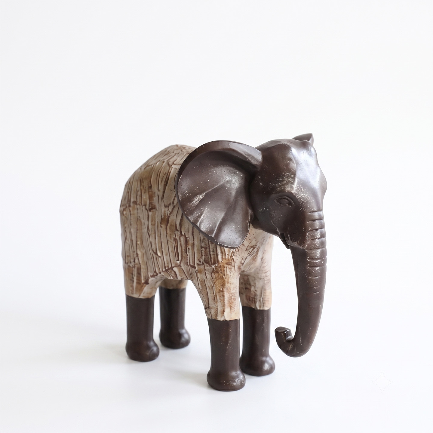 Elephant decorative figure made of resin, European style