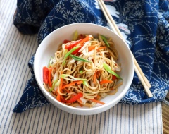 Vậy là hoàn thành rồi. Một đĩa salad mì Ramen lạ miệng kết hợp với nhiều loại rau củ giòn giòn, thanh thanh, chua chua đầy đủ chất, vừa dễ ăn lại dễ làm, chúc bạn thành công nhé.