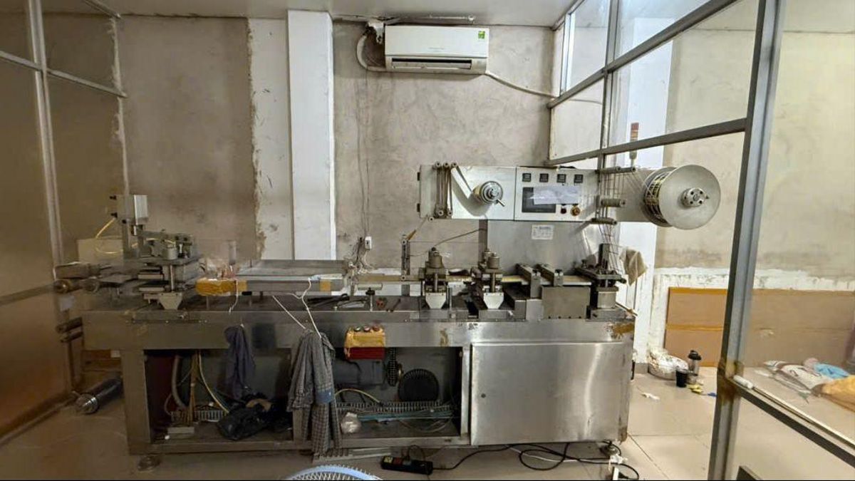 Công an TP.HCM đột kích nhiều cơ sở sản xuất, buôn bán thuốc đông dược giả - Báo Pháp Luật TP.HCM
