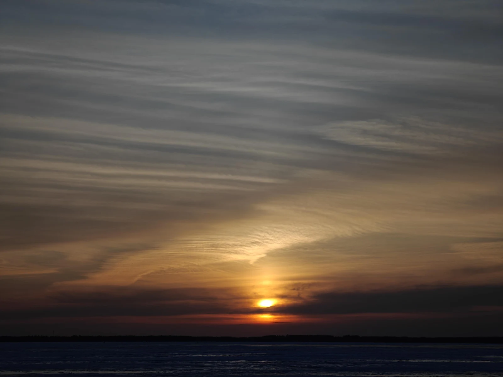 Sunset Over Dark Water - Landscape Photography 4K Wallpaper (4608x3456)