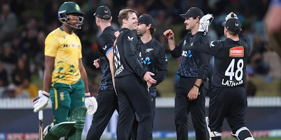 প্রোটিয়াদের উড়িয়ে সিরিজে ফিরল কিউইরা: হ্যামিল্টনে কনওয়ে-ফার্গুসন ম্যাজিক