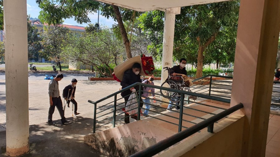 Chuyến đi đón sinh viên Bạc Cầm Linh đến học tập tại Trường Đại học Tây Bắc