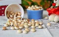 Những chiếc bánh thơm thơm, mềm rất thú vị. Bạn có thể cho vào túi hoặc hộp đậy kín, dùng dần.