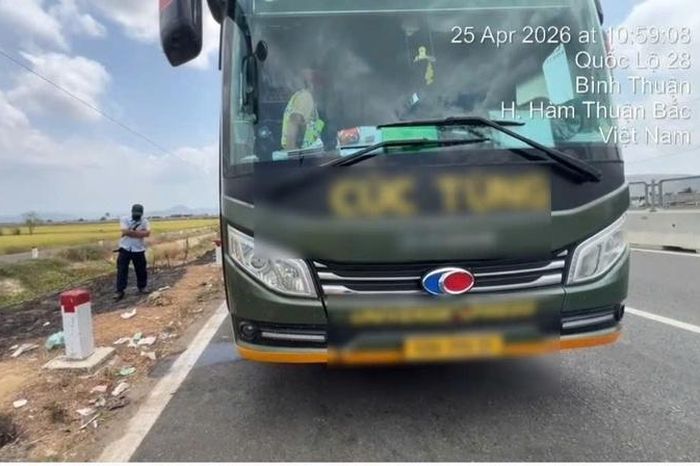 CLIP: Xe khách nhồi nhét người, tài xế và doanh nghiệp bị phạt gần 100 triệu đồng - Báo Người Lao Động