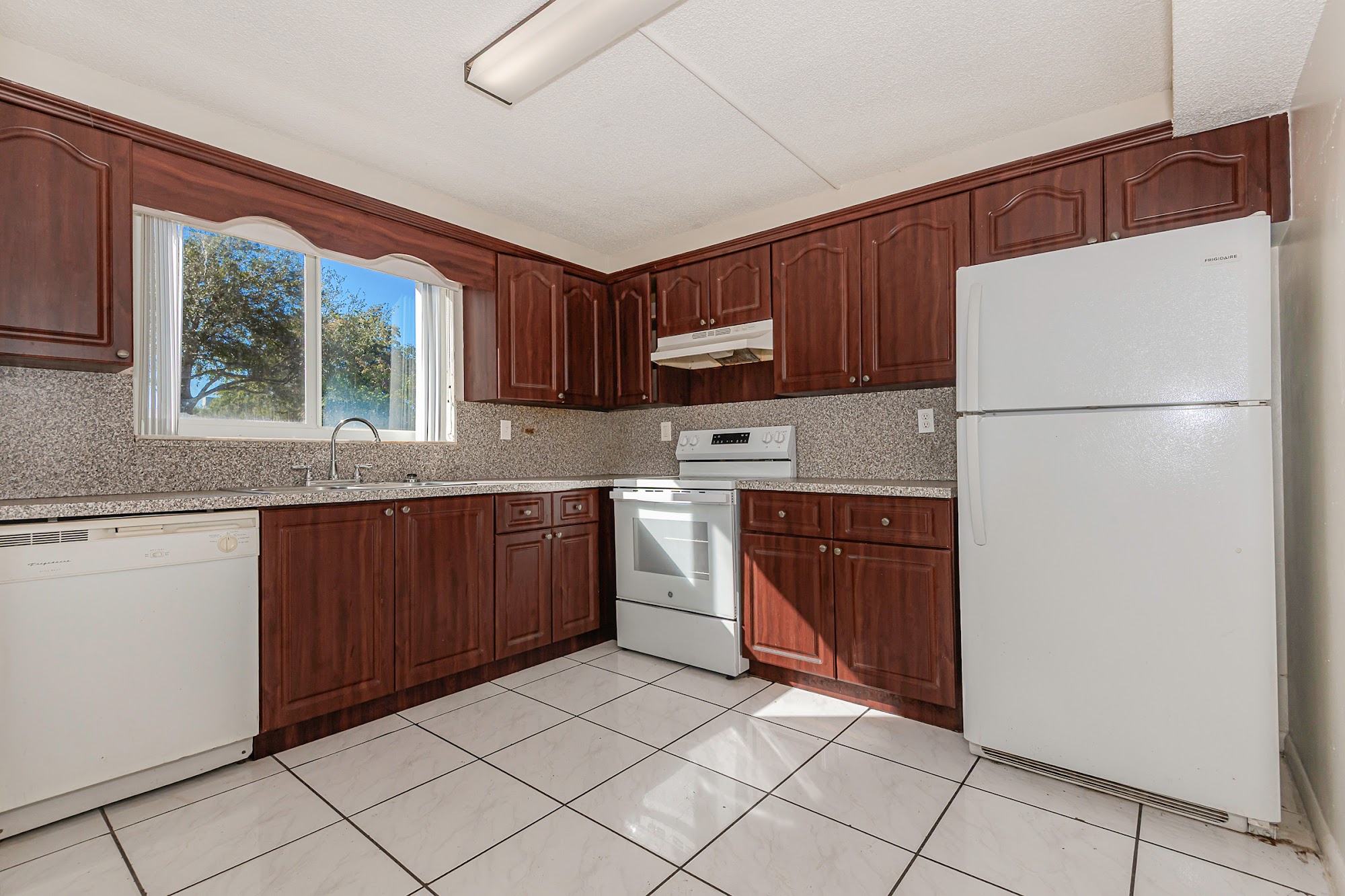 6 Coral Springs Units property photo 5