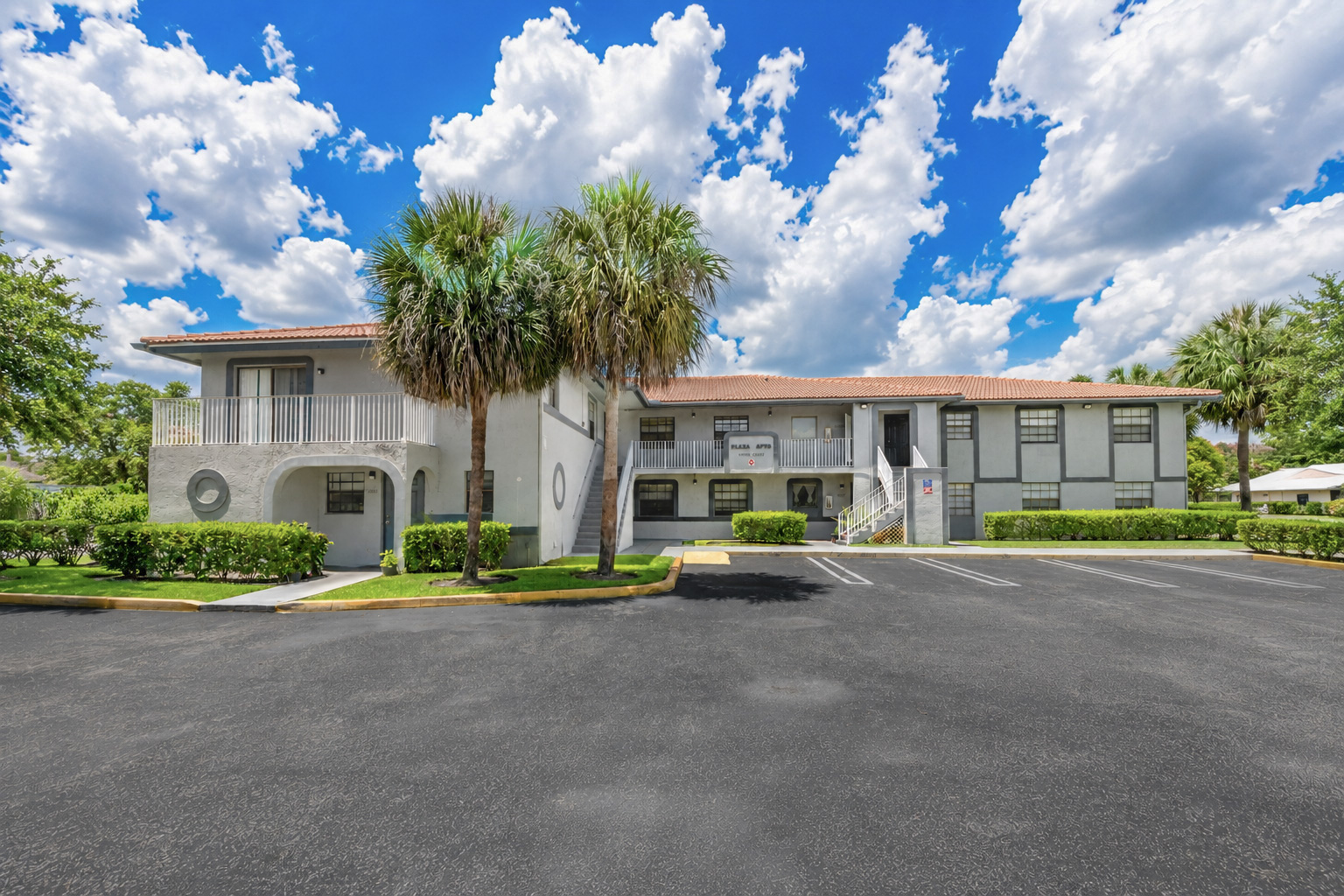 7 Large Units On Nearly A 1/2 Acre property photo 5