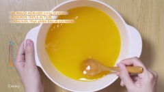 Đem hỗn hợp vừa nấu sôi để ra ngoài cho nguội trong vòng 30 phút, cho nước đã hòa tan viên REDOXON TRIPLE ACTION vào chung với hỗn hợp khuấy đều