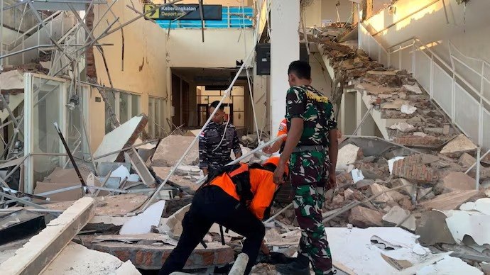 Indonesia Earthquake Claims Lives, Triggers Tsunami Alert