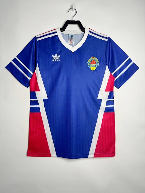 Equipación local de Yugoslavia de 1990.jpeg