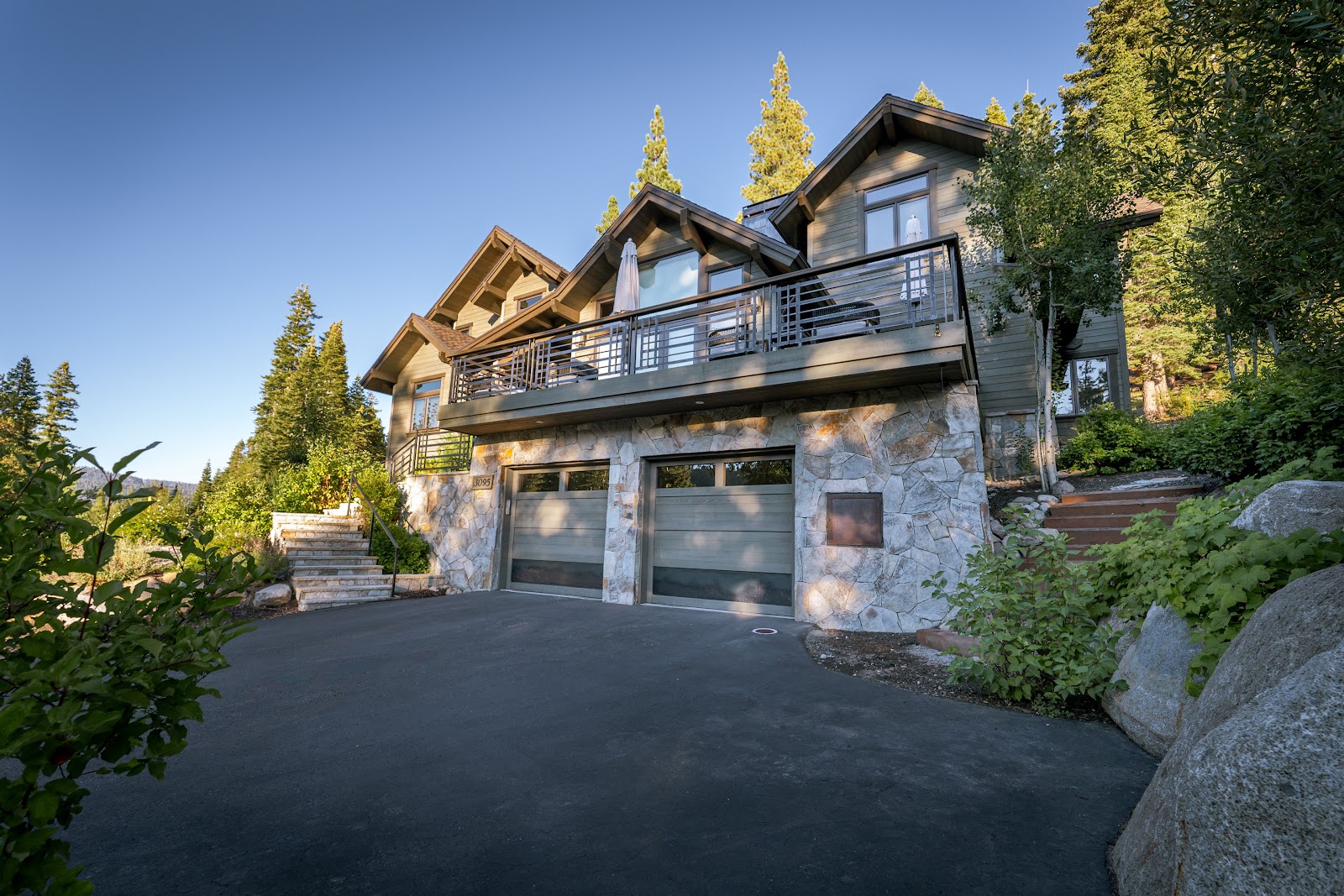 Olympic Valley, California, USA — 4-Bed Cabin With Hot Tub 2