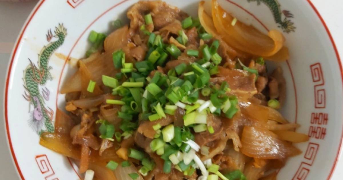 GYUUDON (CƠM THỊT BÒ XÀO HÀNH TÂY)