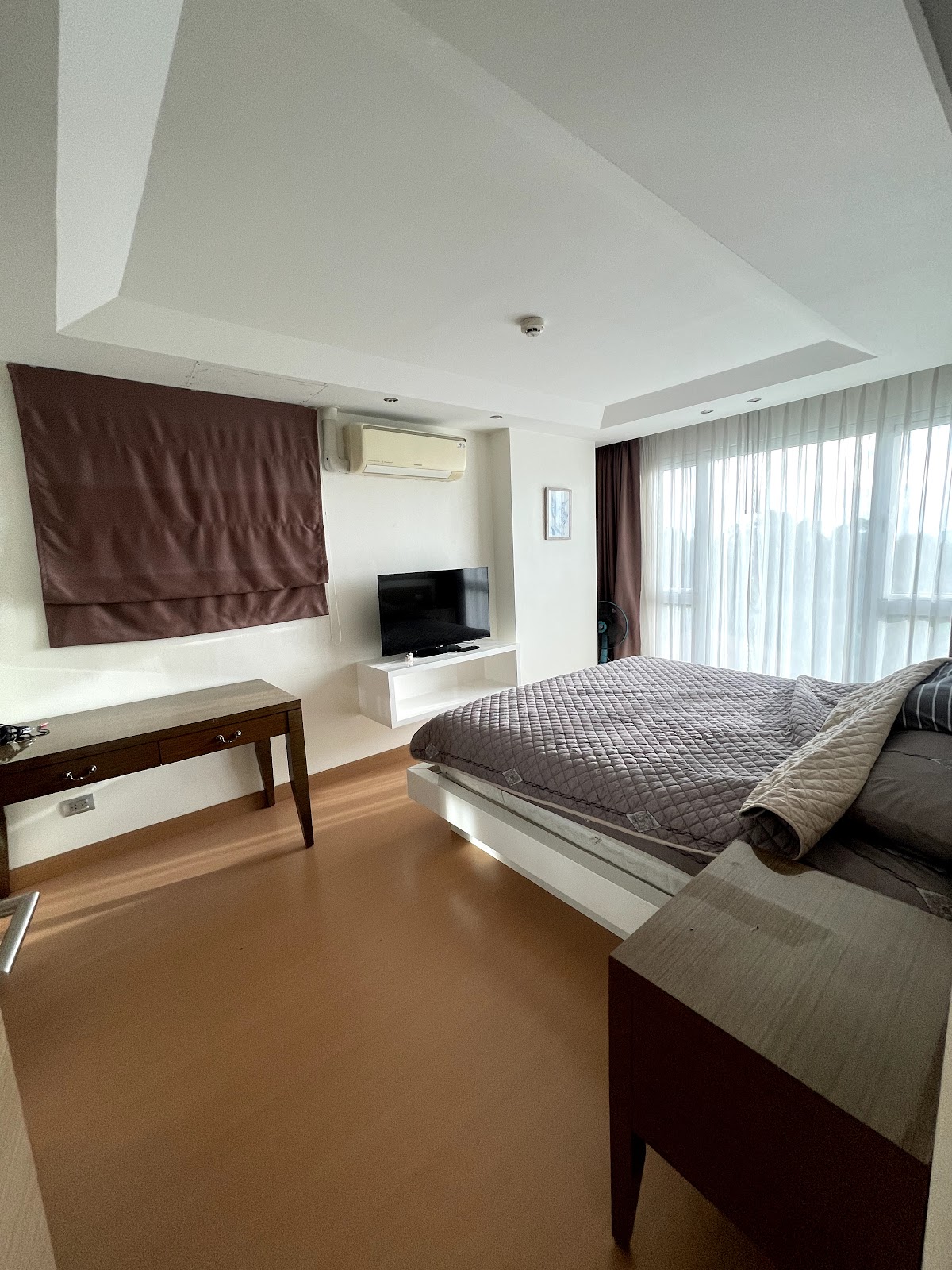 Unixx - 2 Bed, Floor 37 5