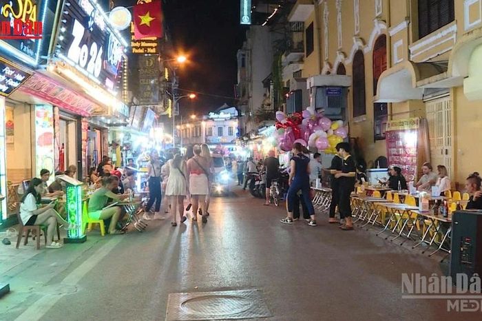 [Video] Hà Nội dự kiến cho thuê vỉa hè 45.000 đồng/m2 mỗi tháng để kinh doanh - Báo Nhân Dân