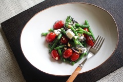 Đang là mùa đậu que nên hãy tận dụng đúng thời điểm để làm món salad đậu que thanh mát cho cả nhà thưởng thức nhé!
