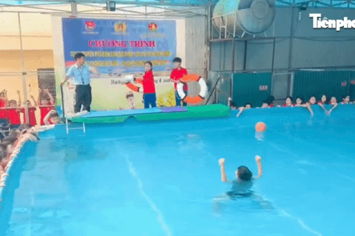 Đoàn viên dạy trẻ kỹ năng, dựng hàng rào các điểm đen ngăn đuối nước - Báo Tiền Phong