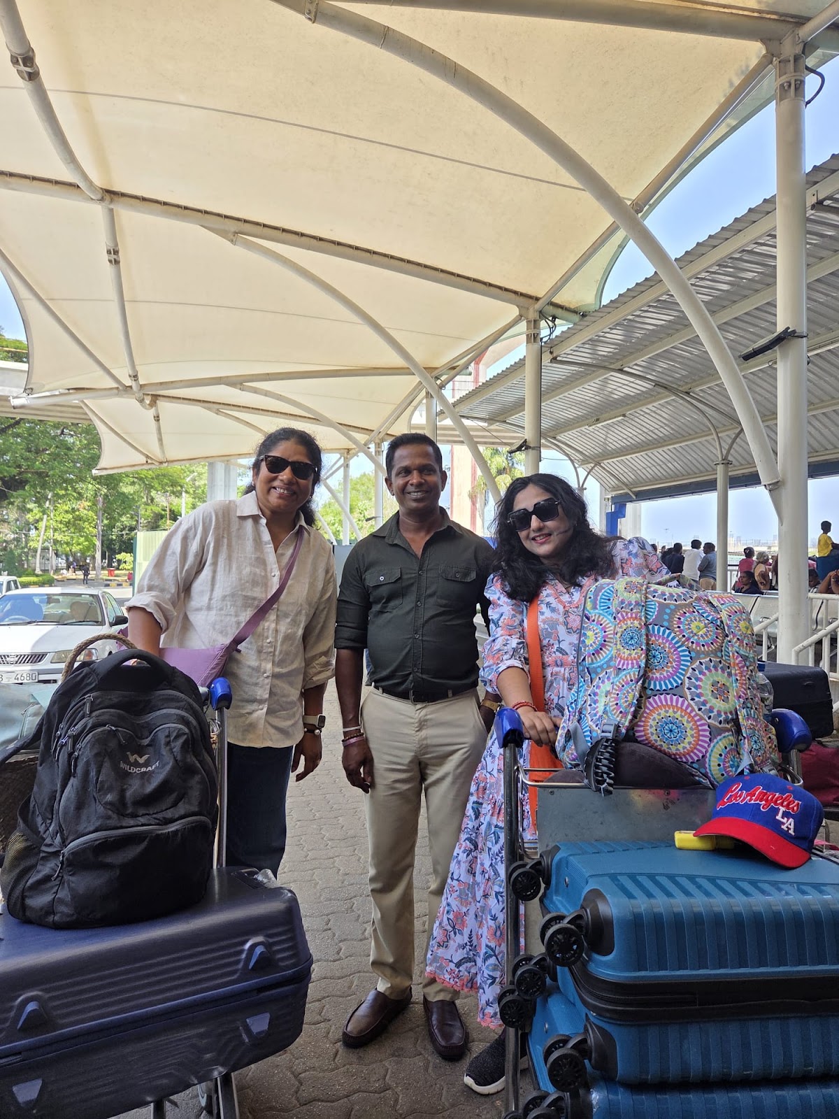 Gogo Lanka — tourist car