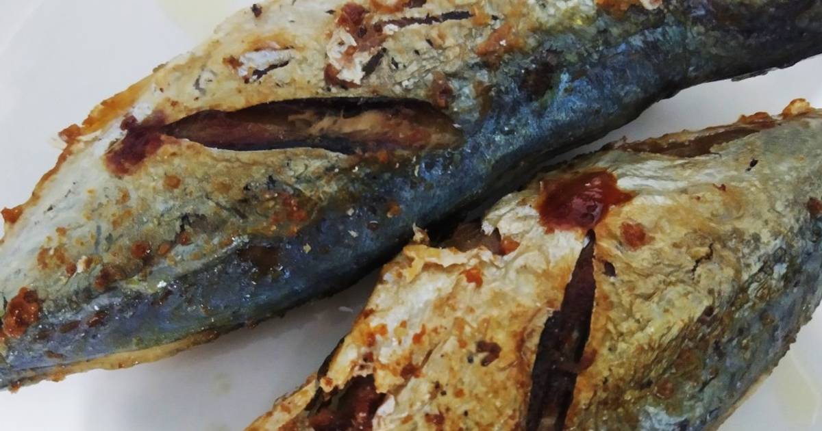 Cá chiên dầm nước mắm kèm rau sống