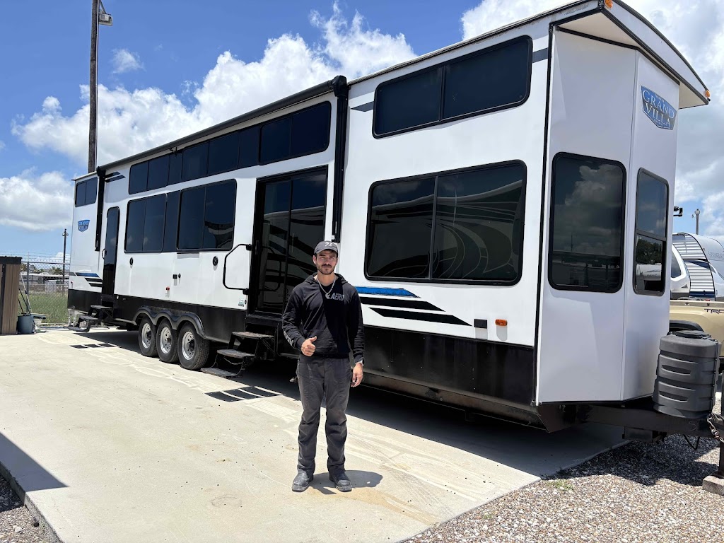 Congrats to Mr. Cavazos on your beautiful 2024 Forest River Salem Grand Villa 44VIEW! This luxury destination trailer is amazing!