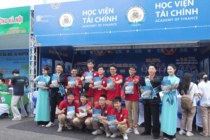 Không khí sôi động Ngày hội tuyển sinh khối các ngành Khoa học và Công nghệ lần thứ 2 - Báo Tiền Phong