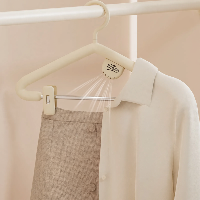 Plastic Hanger DD2517, shoulder-friendly