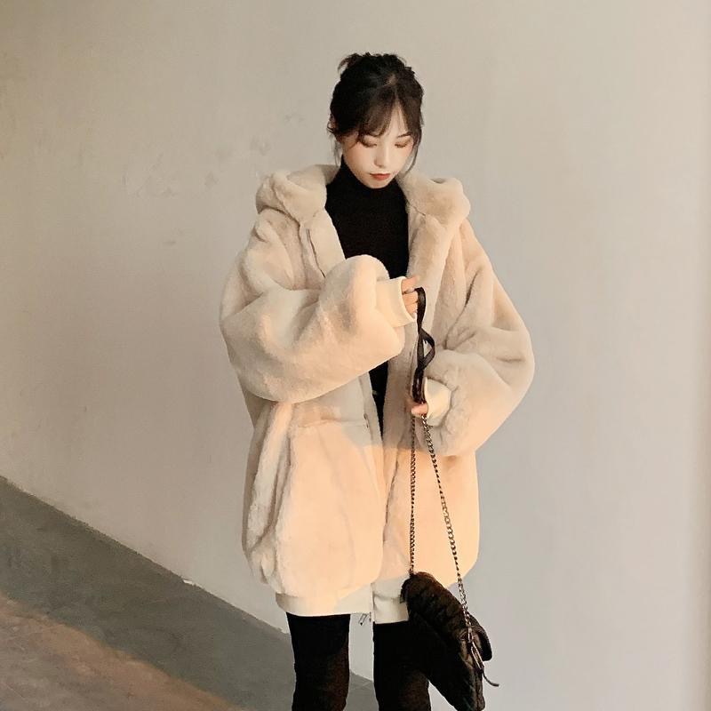 Locker geschnittene Damen-Kunstpelzjacke mit Kapuze