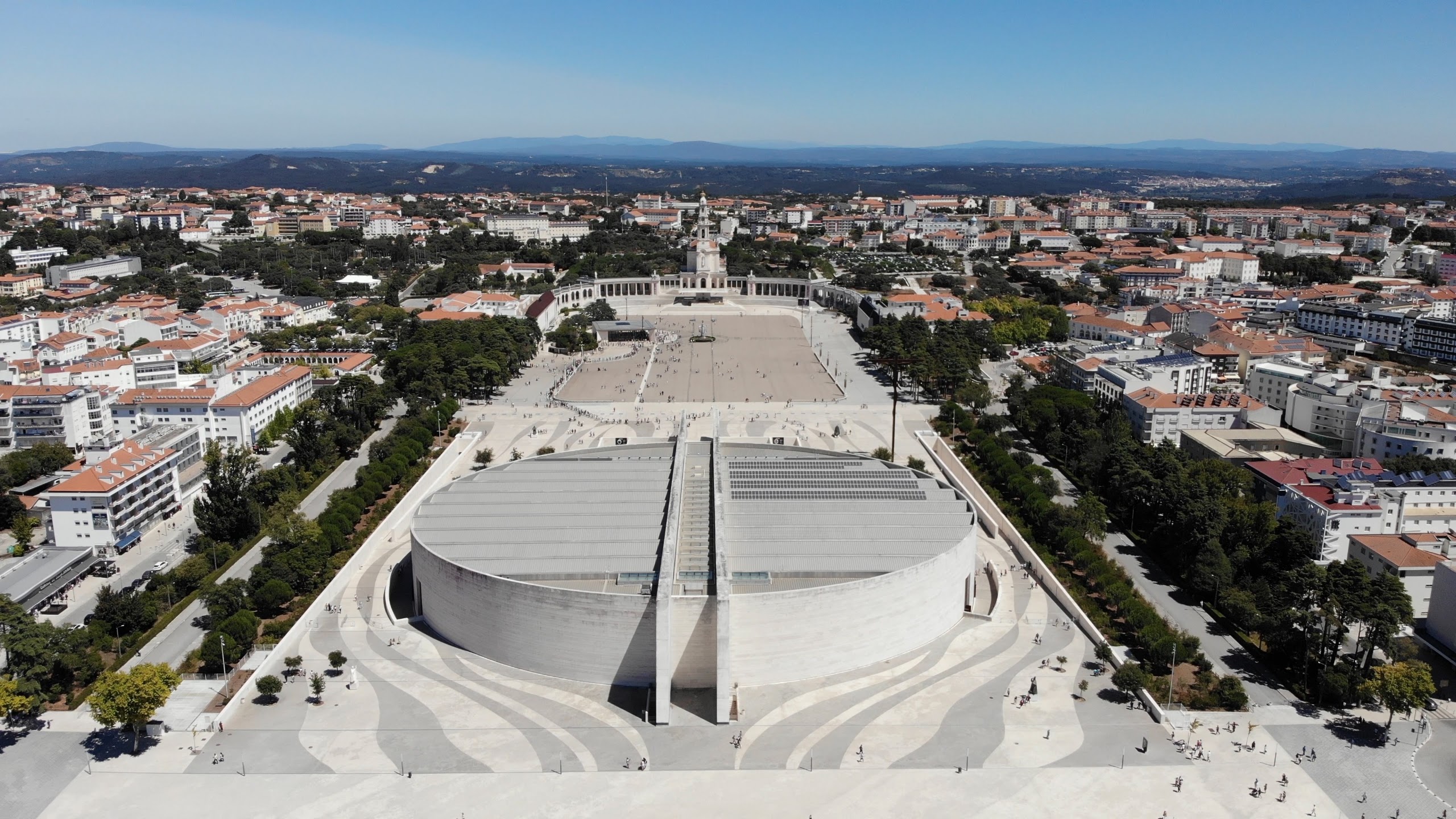A Sacred Day Trip: Fátima's Light, Lisbon's Embrace (1-Day)