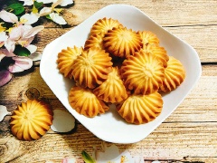 Bánh quy bơ vani giòn tan vị ngọt thơm, béo ngon không kém các sản phẩm bánh quy công nghiệp đâu nhé! Bạn có thể tự tay làm ngay vài mẻ bánh để dùng dần dịp Tết nhé!