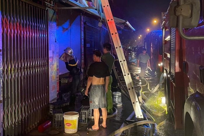 Kịp thời dập tắt đám cháy trong đêm - Đài Phát thanh và truyền hình Hà Nội