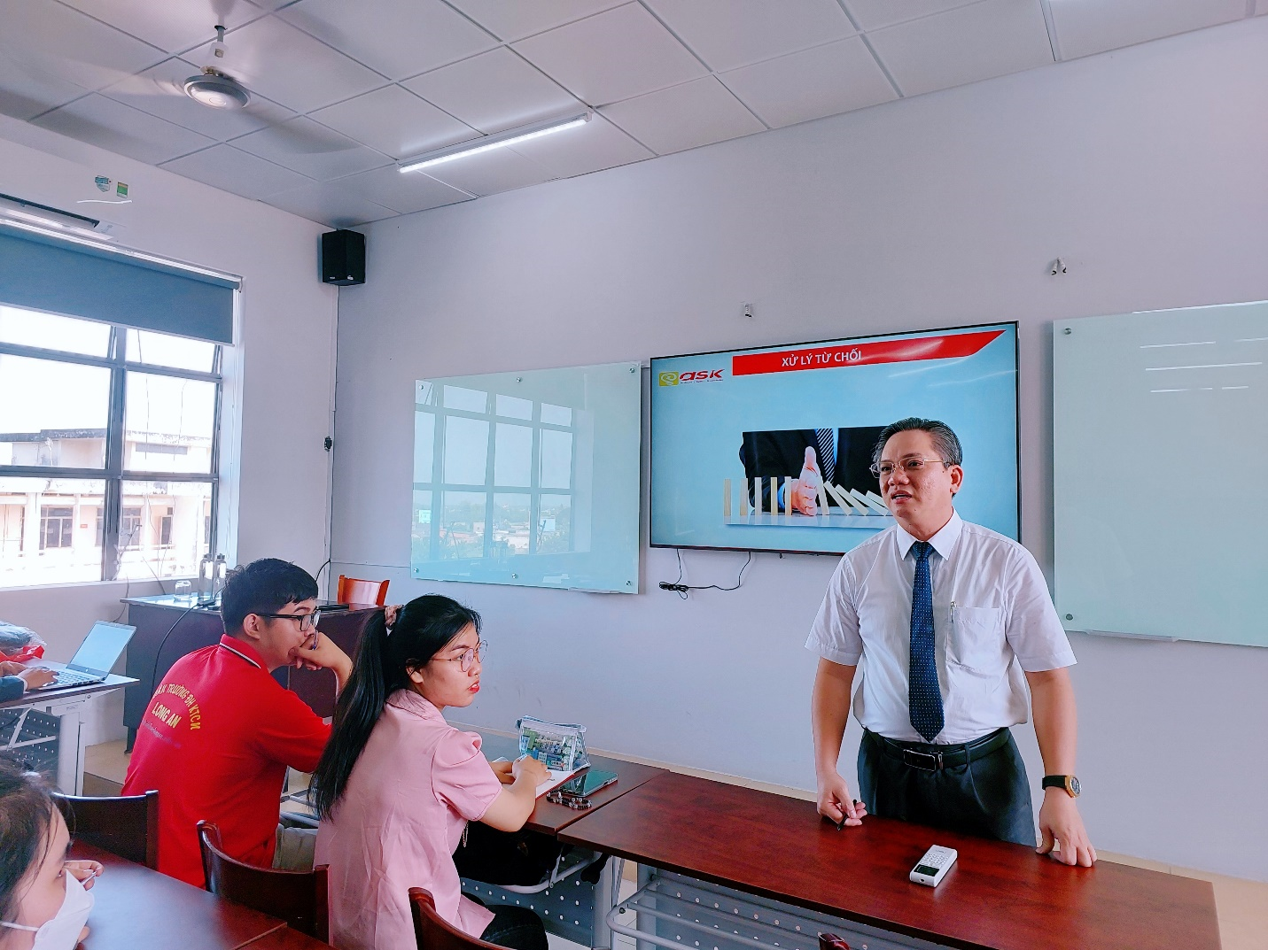 Diễn giả với chủ đề thu hút các bạn sinh viên